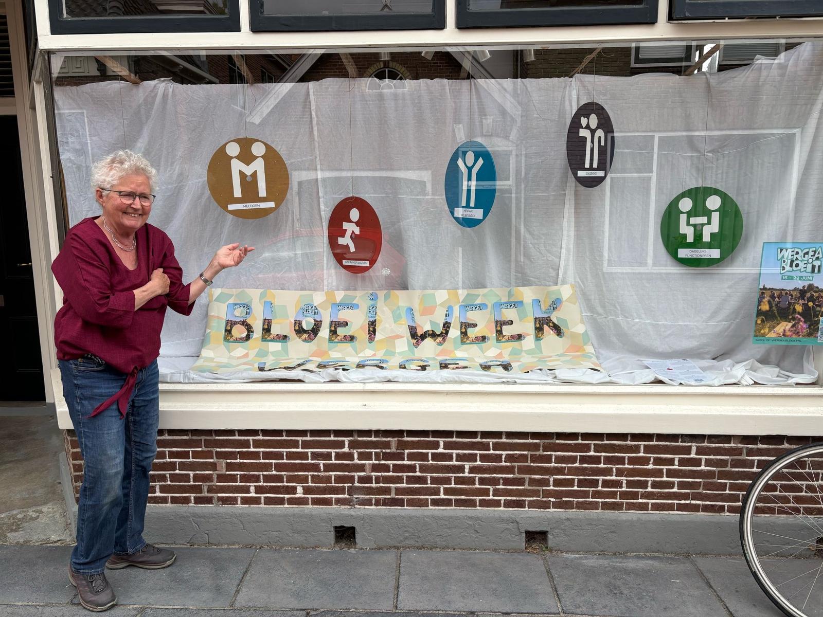 De etalage van de Bloeiweek